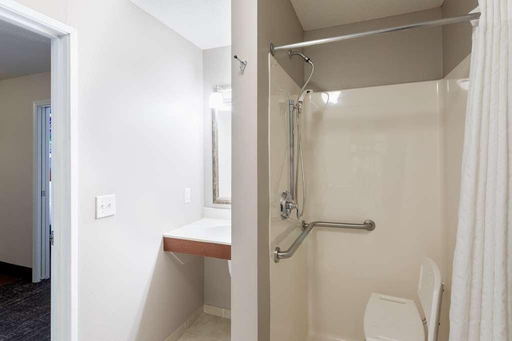 Grandstay Hotel & Suites Downtown Шебойган Екстериор снимка